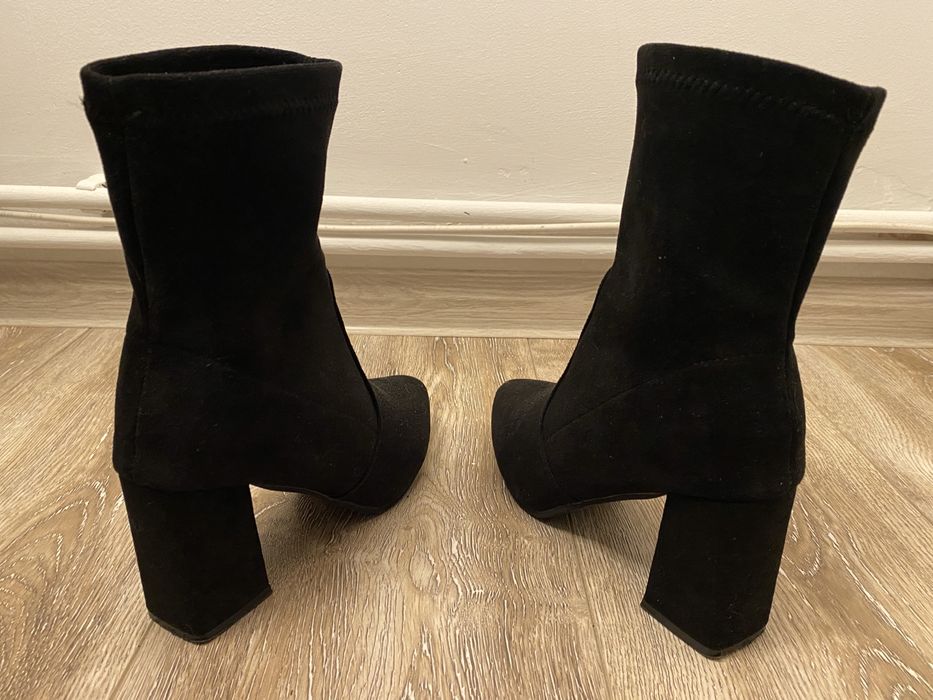 Ghete negre elegante cu toc gros (piele întoarsă/catifea) mărime 36