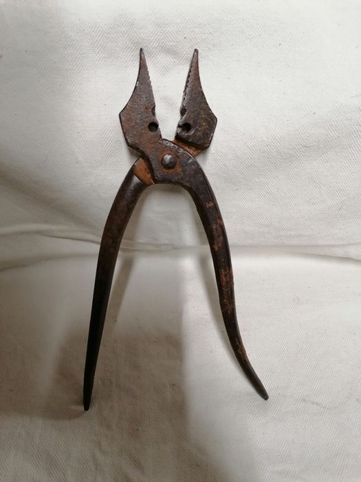 Старинен инструмент