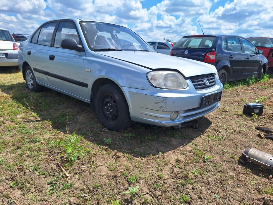 Dezmembrez hyundai accent