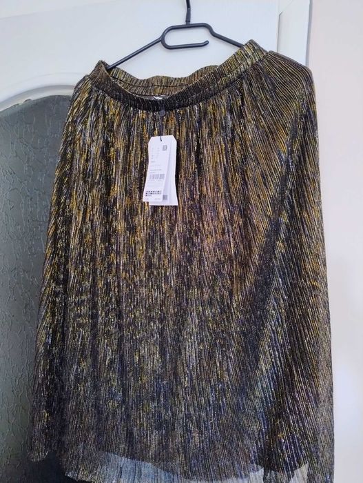 Пола размер M / L. Нова