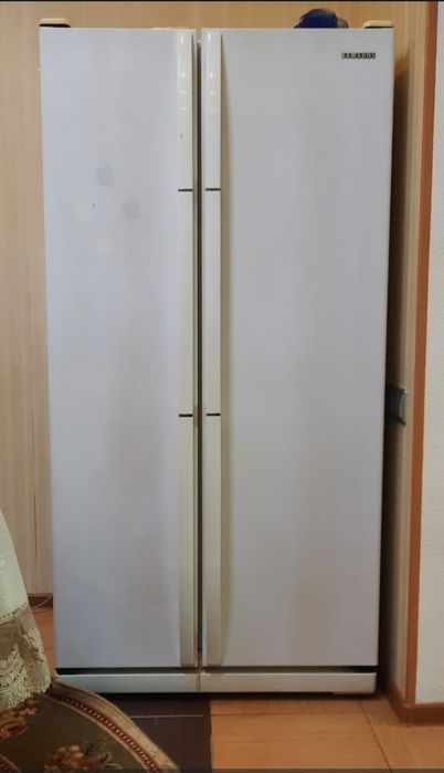 Холодильник двух дверный,  цвет белый