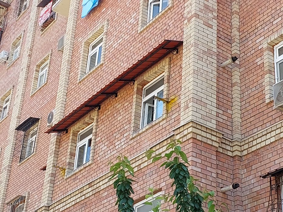 Установка козырьков бесшумный над окнами