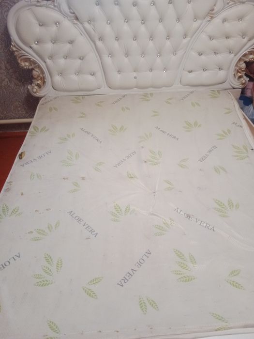 Двухспальный кровать