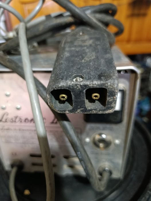 Индустриално зарядно за акумулатори Lesteronic II – 36V Електрокар