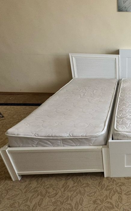 Кровать односпальная с матрасом