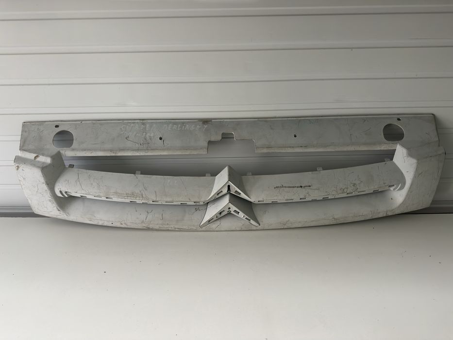 GRILĂ CENTRALĂ FAȚĂ RADIATOR – Citroën Berlingo 1 (1996–2002)