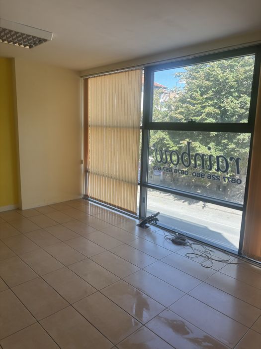 Дава се под наем Офис в с. Брестовец, Област Плевен - 74 кв.м за 306 € - Снимка #4