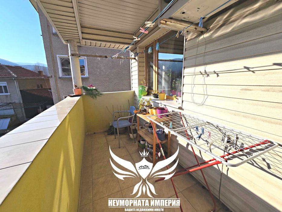 Продавам двуетажна къща РЗП 364кв. с 313кв.м. двор в гр.Асеновград