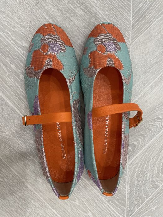 Балетки, обувь закрытая.