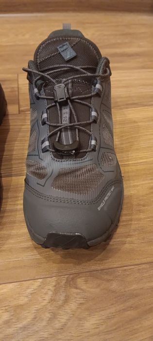 Продавам чисто нови маратонки за джогинг на фирмата Зара