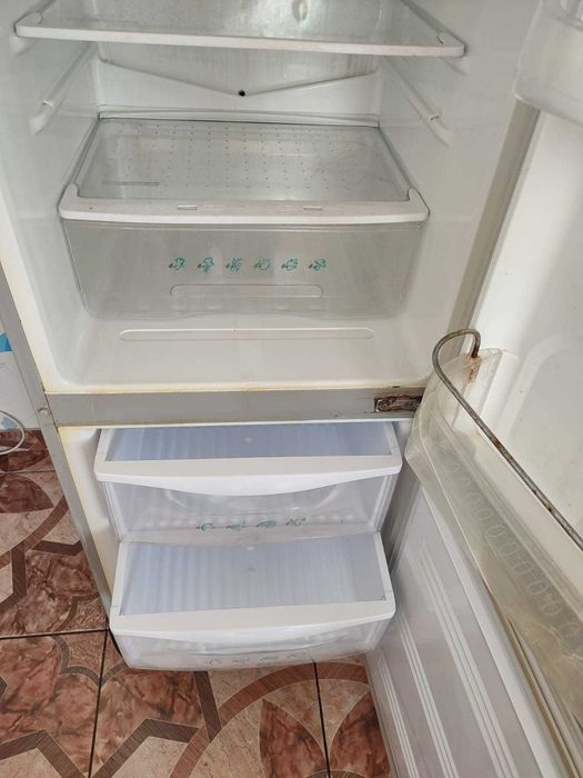 Холодильник Samsung