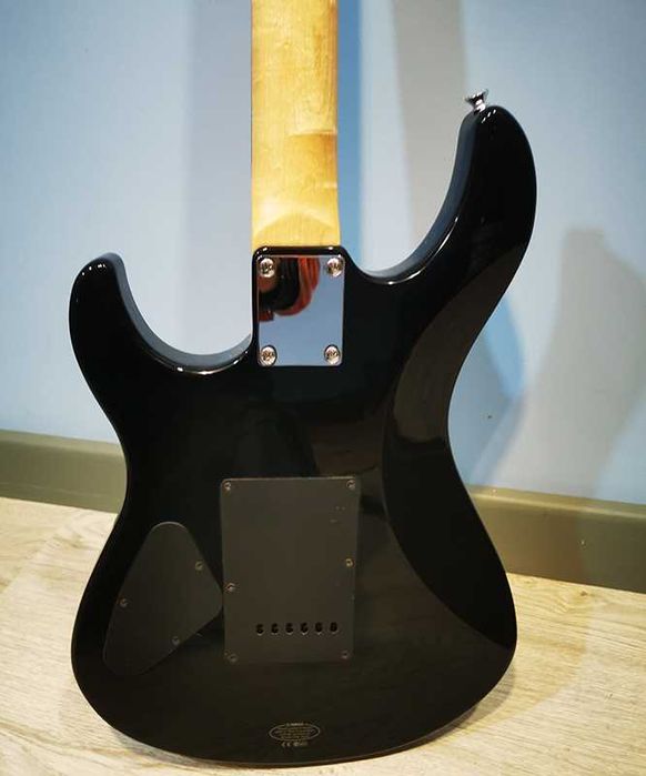 Електрическа китара YAMAHA ERG-121C