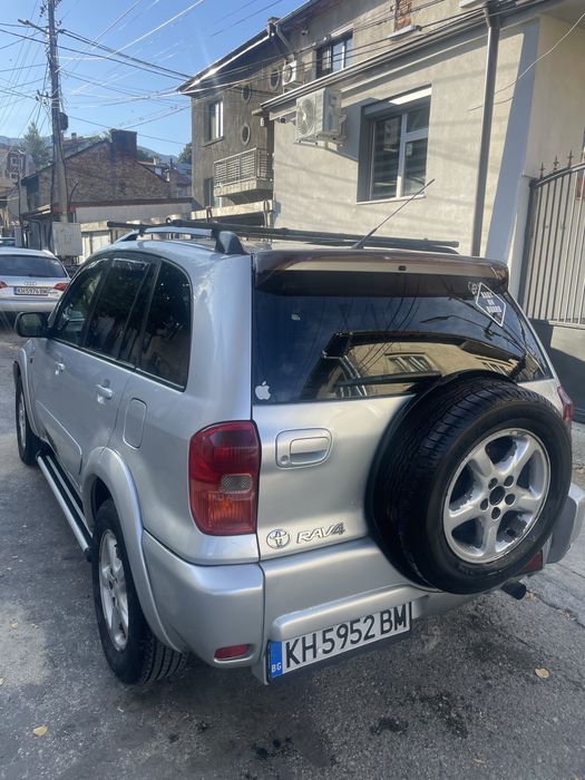 Toyota rav4 2.0 d4d  na chasti