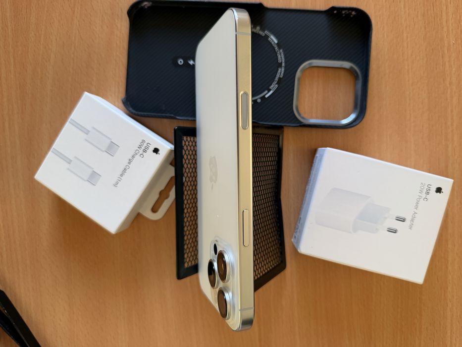De vanzare iPhone 16 Pro Max White Titan, 90% bateria, de 512Gb
