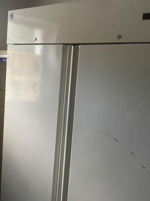 Продается промышленный холодильник