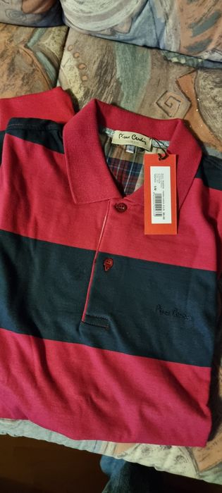 Vând tricouri și cămăși de firma