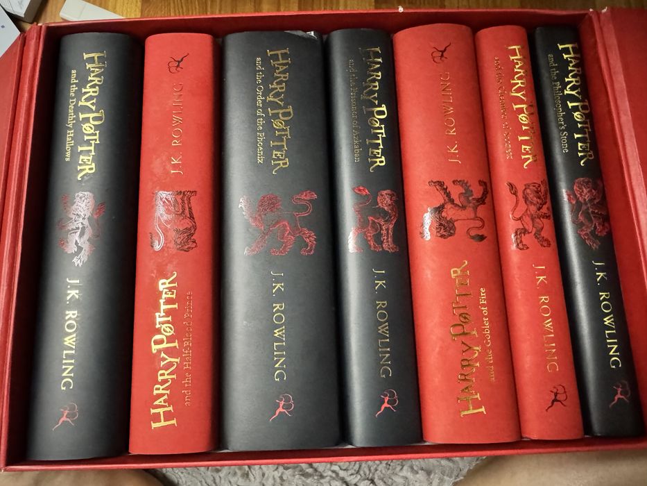 Colecție cărți Harry Potter Hogwarts House Collection