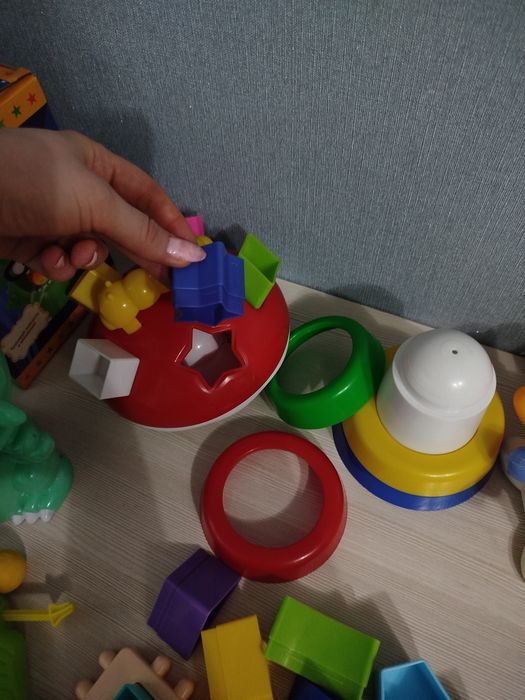 Продам игрушки . Развивающие для детей.