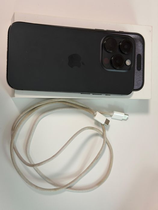 Vand Iphone 15 pro negru