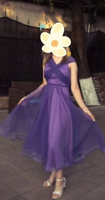 Vând rochie elegantă mov, din voal, ideală pentru evenimente speciale