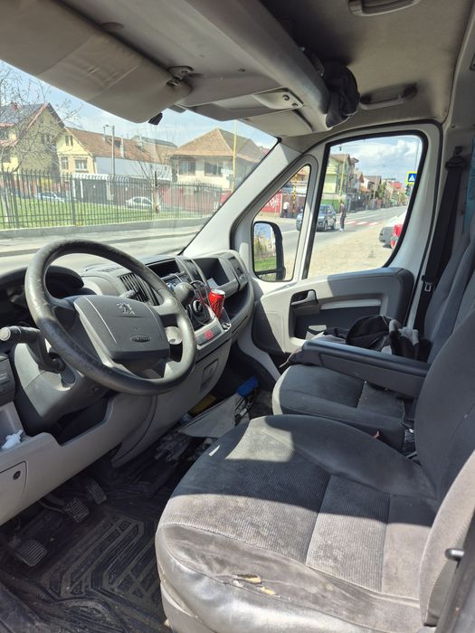 Vând Pugeot Boxer2.2 hdi
