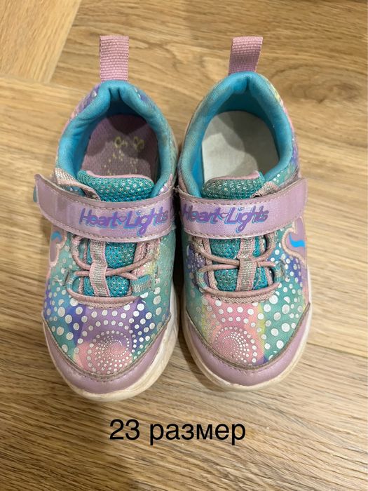 Отдам детскую обувь