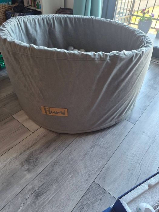 Vând piscina cu bile