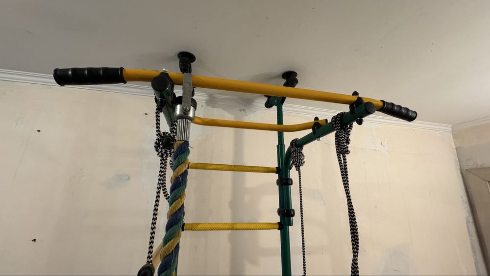 Швецкая стенка в отличном состояние