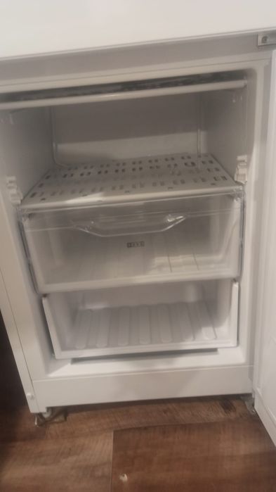 Холодильник Indesit