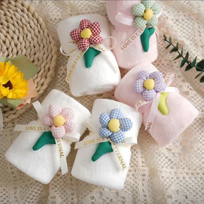 Полатенце  на 8 марта