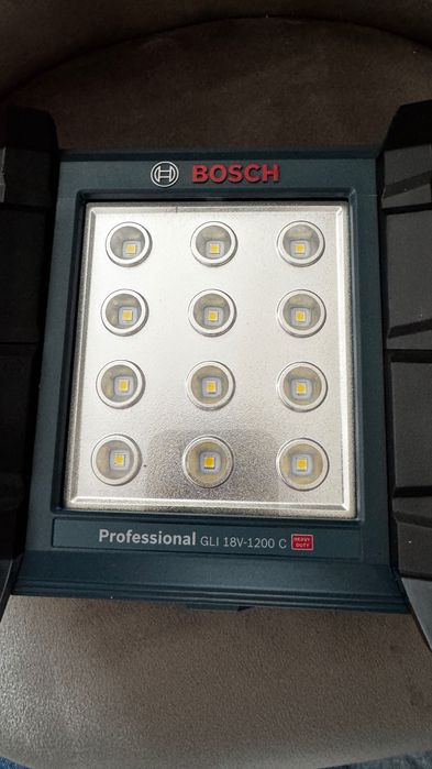Акумулаторна лампа Bosch GLI 18v 1200 C