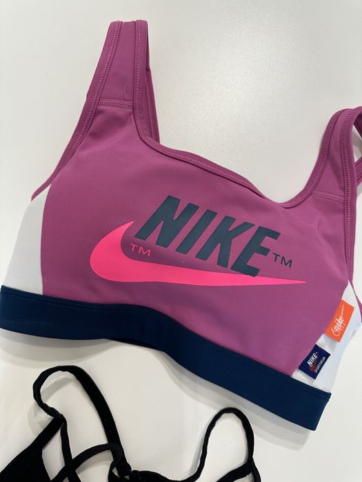 Спортни сутиени/ бюстиета  клин Nike