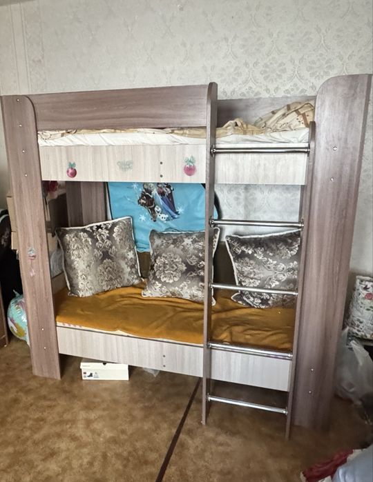 Продам двухярусную кровать
