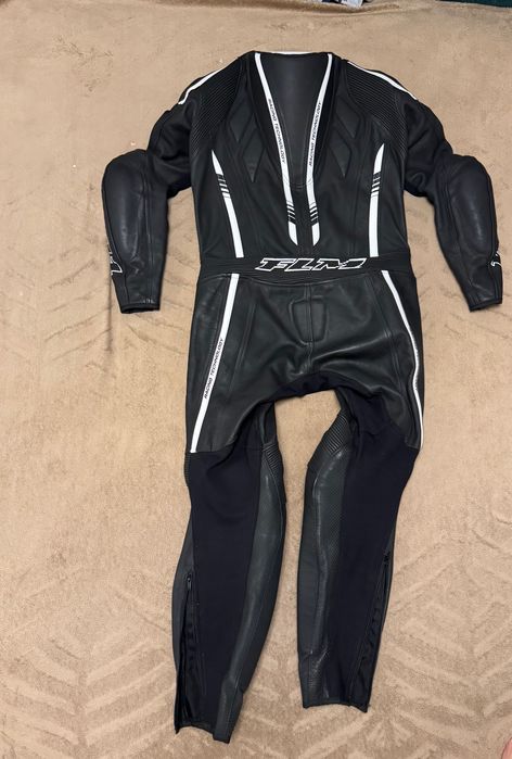 Кожен мото екип за пистов мотор