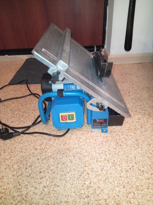 Станок для резки плитки и камня.
