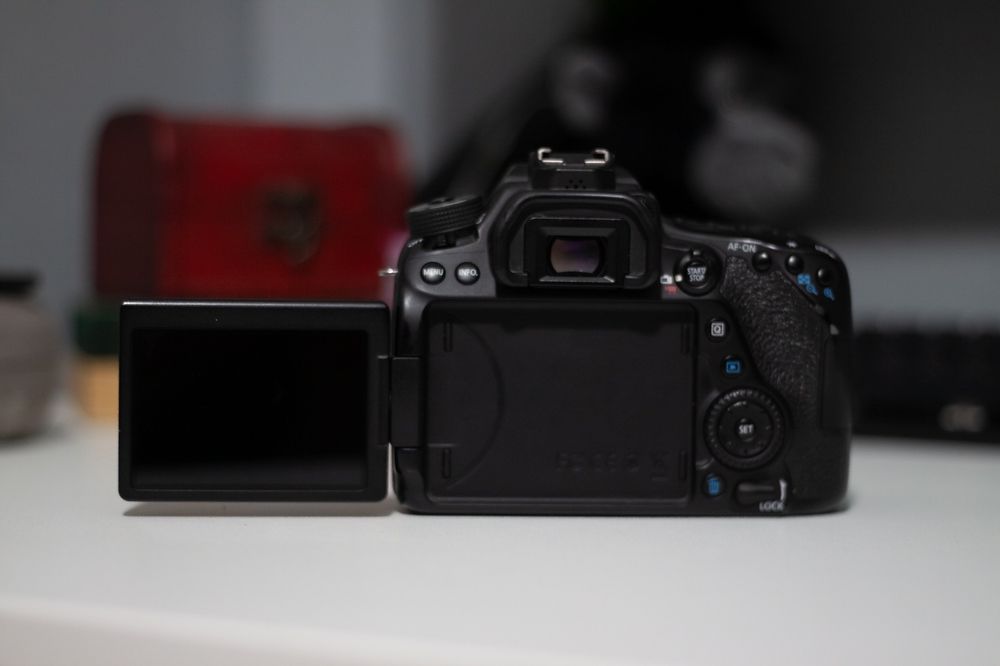 Cameră foto - Canon 80d