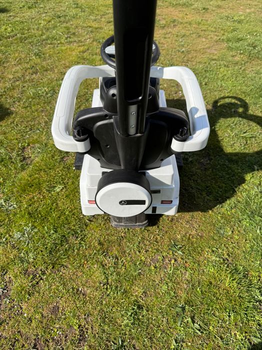 Кола за момче, момиче с управление на родител