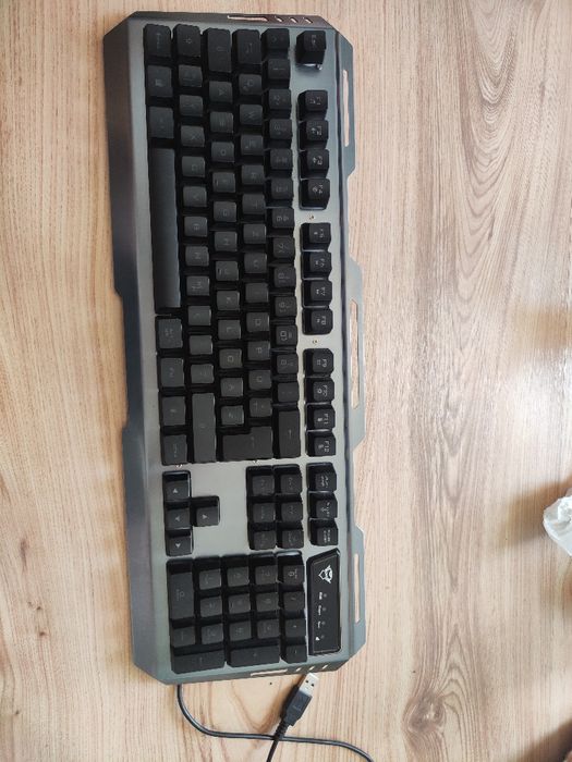 Tastatură Gaming Trust GXT 845 Tural - Doar tastatura, Stare bună