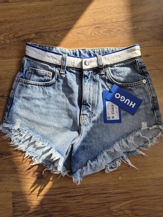 Hugo Boss Blue, Tommy Hilfiger, Levis къси панталонки