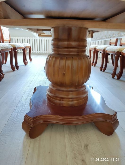 Стол со стульями