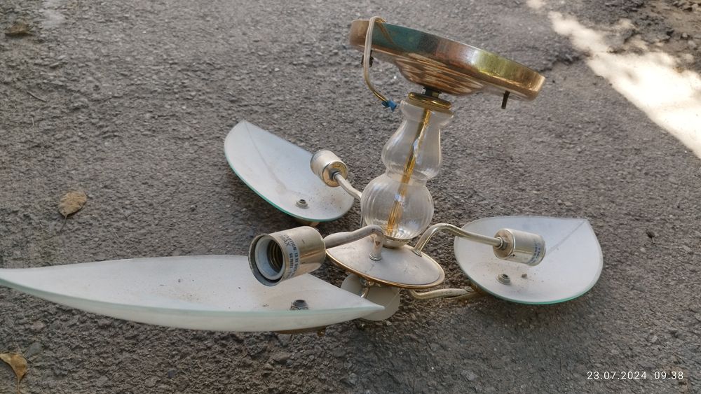 Продам люстры бу