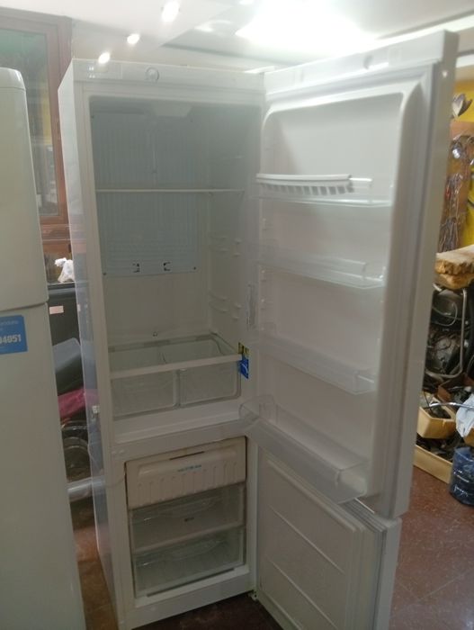 Продается холодильник indesit