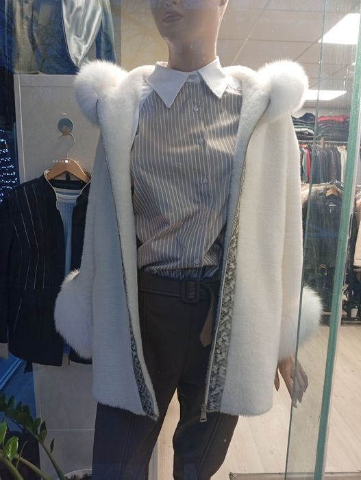 Палто в екрю от алкантара и естествена кожа ново