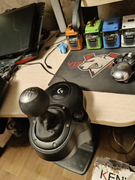 Продам Игровой руль и коробку передач LOGITECH