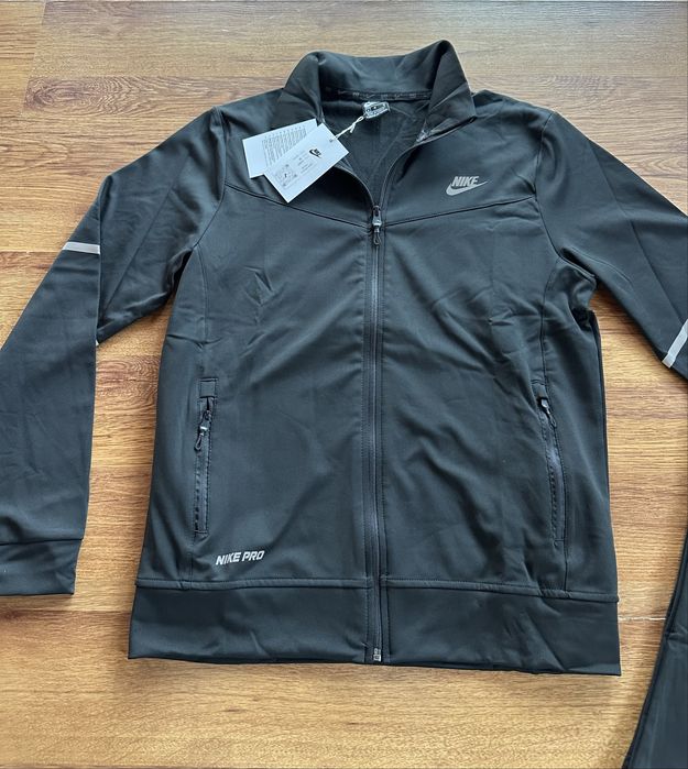 Мъжки,полиамиден,черен екип Nike без качулка,с ципове на джобовете