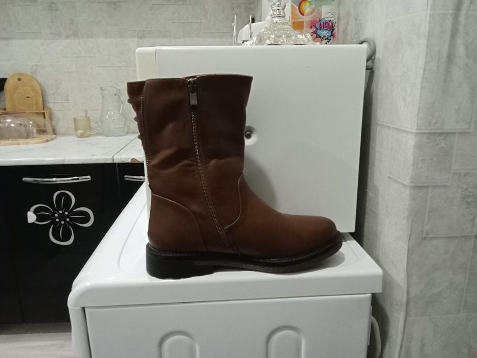 Продам сапоги новые 37 размер