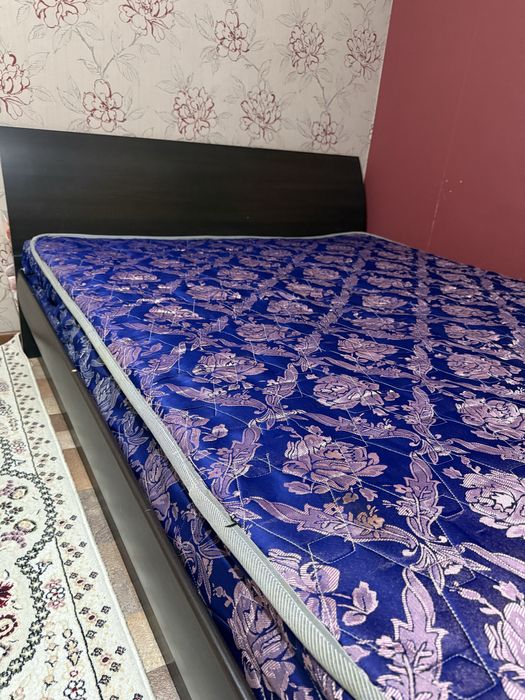 Спальная кровать