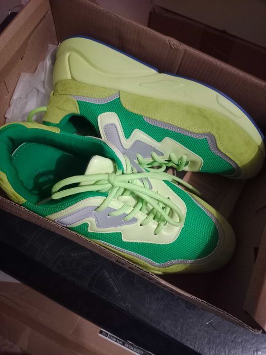 Новые кроссовки женские