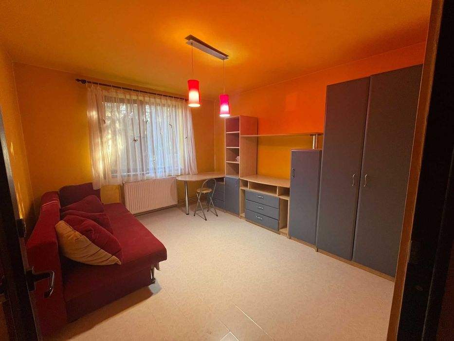 Vand apartament 3 camere Aleea Plopilor zona Decebal