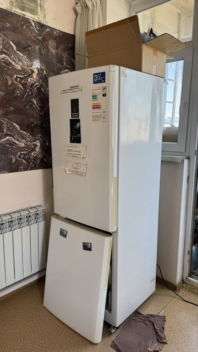 Холодильник бу срочно продаю